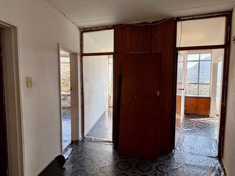 2 Bedroom Property for Sale in Vredehoek Western Cape